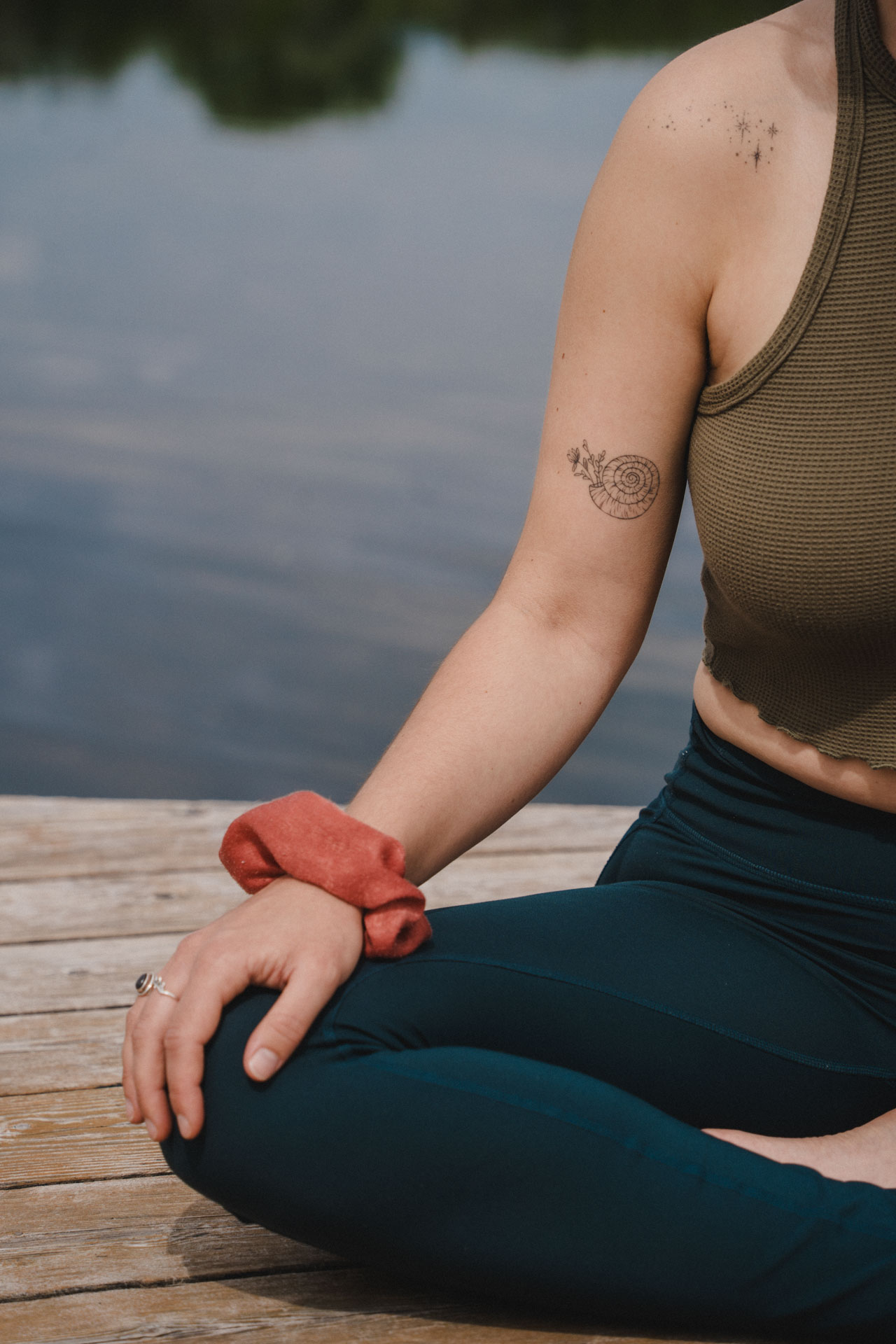 Unternehmensfotografie, Businessfotos, Produktfotos, Yoga, Female Yoga, Mohnblumenfeld, Dinkelscherben bei Augsburg, Portraitfotografie