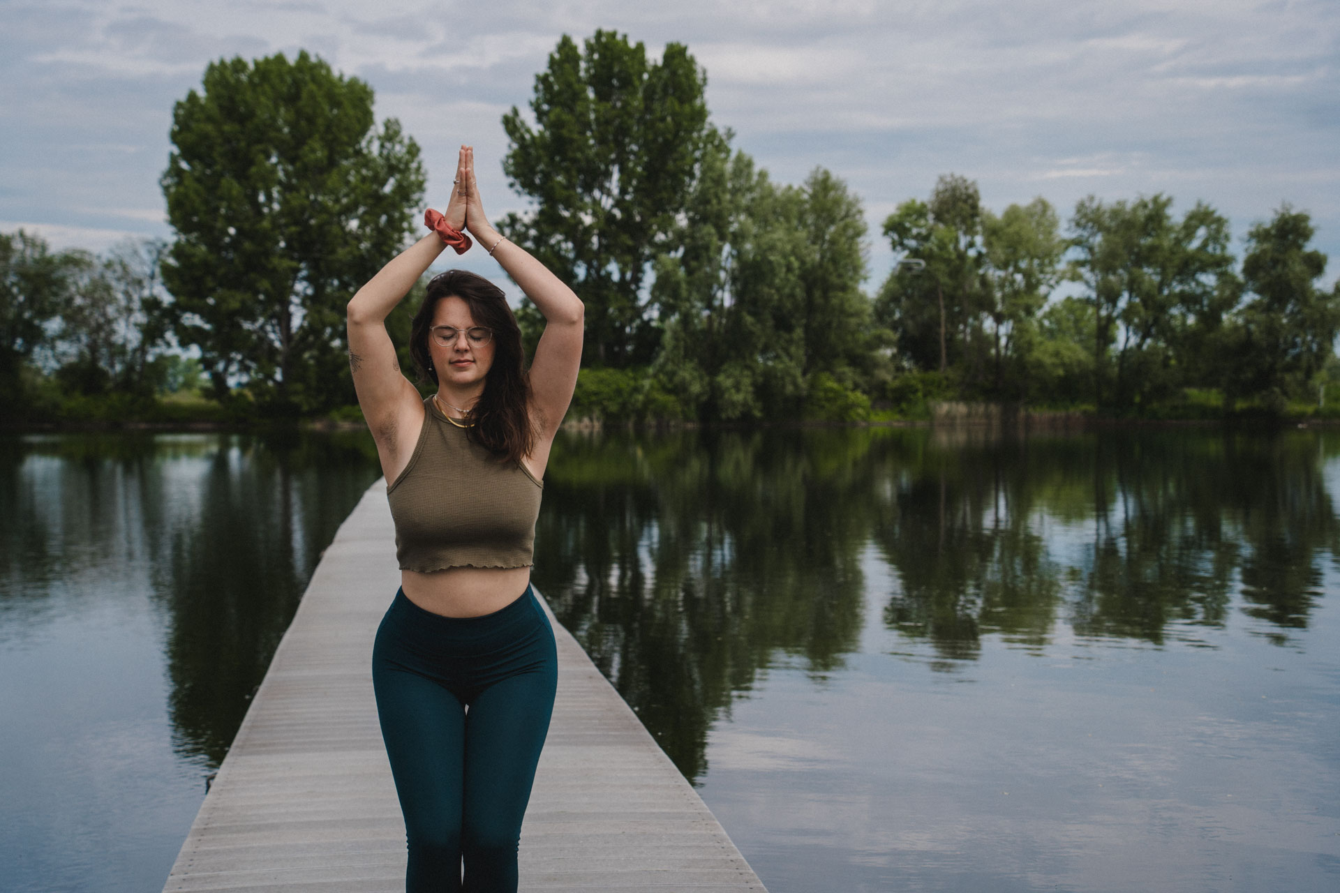 Unternehmensfotografie, Businessfotos, Produktfotos, Yoga, Female Yoga, Mohnblumenfeld, Dinkelscherben bei Augsburg, Portraitfotografie