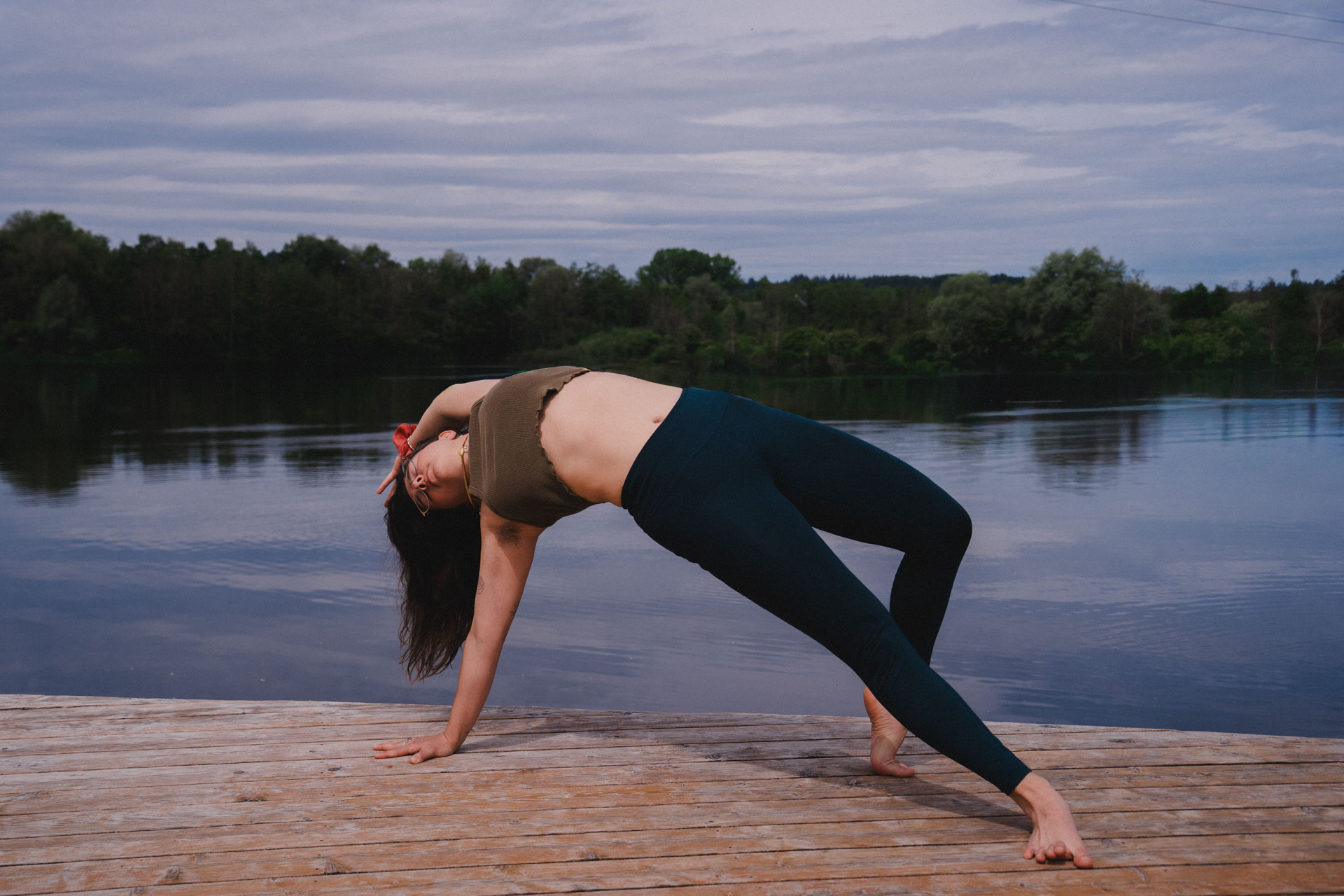 Unternehmensfotografie, Businessfotos, Produktfotos, Yoga, Female Yoga, Mohnblumenfeld, Dinkelscherben bei Augsburg, Portraitfotografie