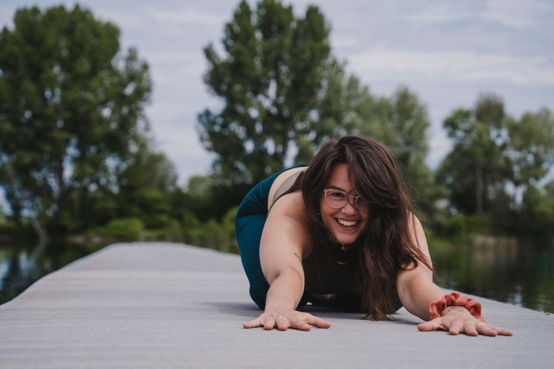 Unternehmensfotografie, Businessfotos, Produktfotos, Yoga, Female Yoga, Mohnblumenfeld, Dinkelscherben bei Augsburg, Portraitfotografie