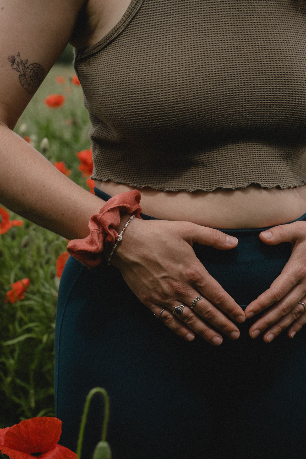 Unternehmensfotografie, Businessfotos, Produktfotos, Yoga, Female Yoga, Mohnblumenfeld, Dinkelscherben bei Augsburg, Portraitfotografie