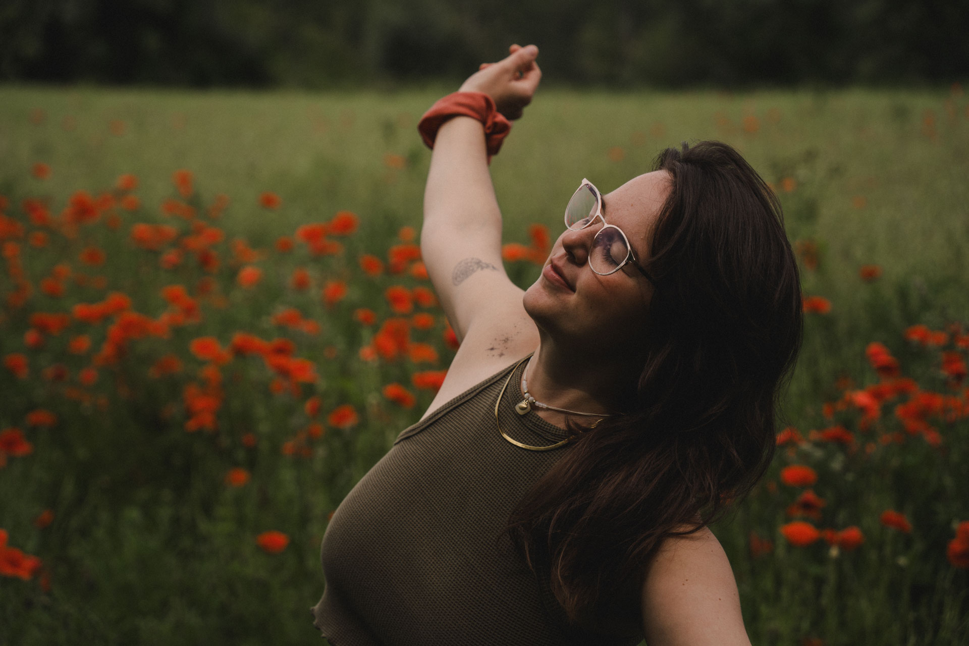 Unternehmensfotografie, Businessfotos, Produktfotos, Yoga, Female Yoga, Mohnblumenfeld, Dinkelscherben bei Augsburg, Portraitfotografie