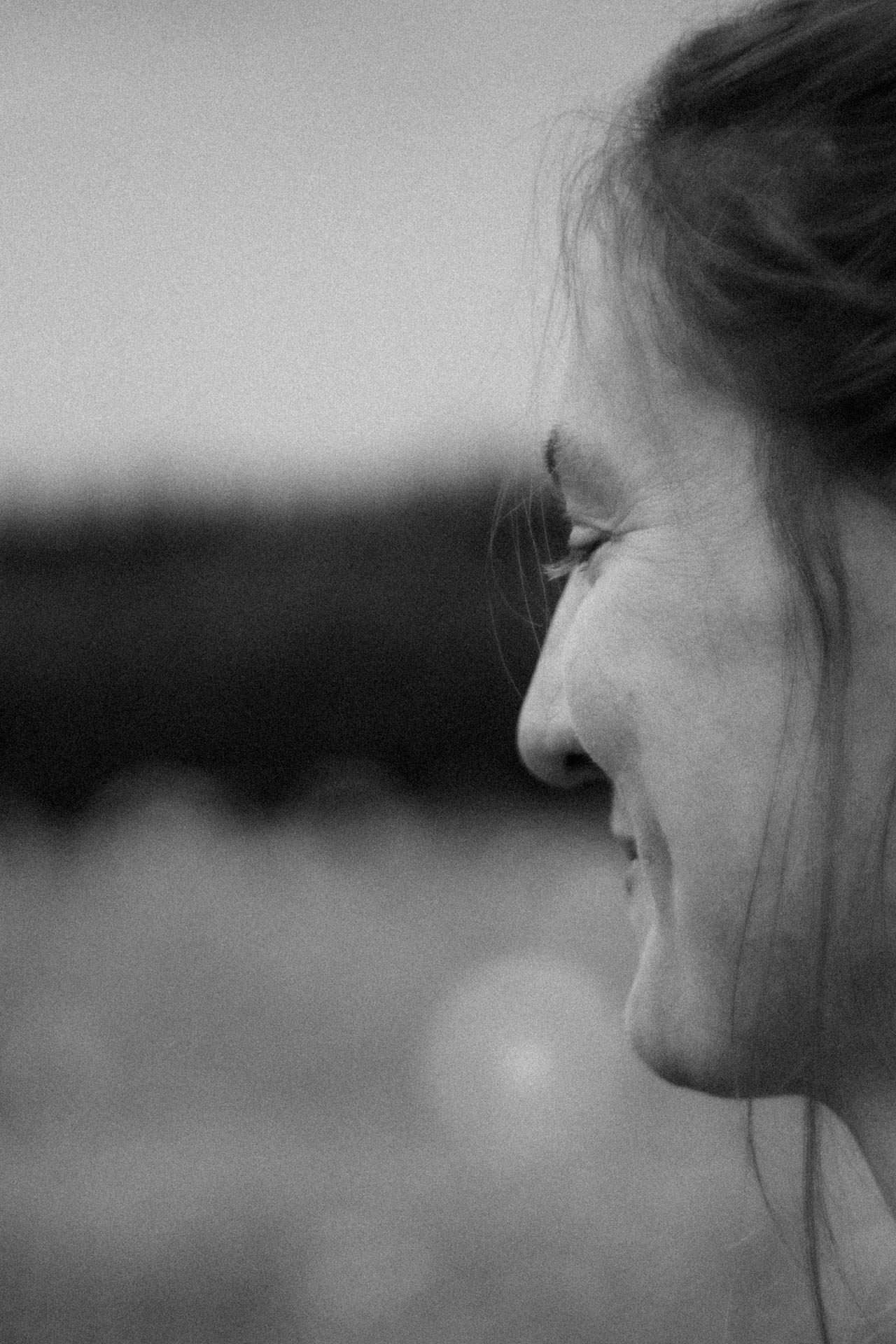 Das monochrom nostalgische Portrait einer Frau.