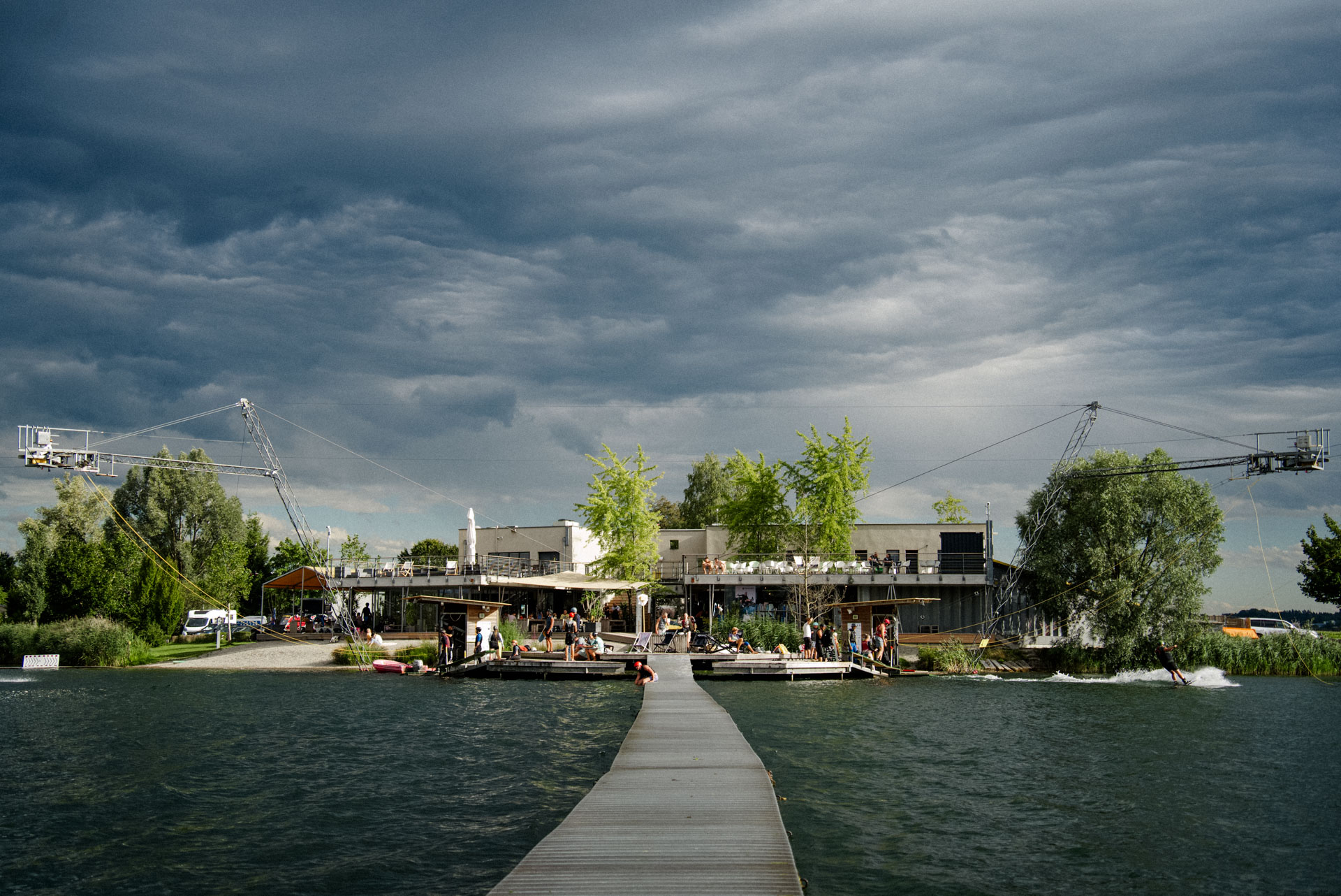 Die Wakeboardanlage Turncable in Thannhausen, das Foto ist im Rahmen der Business- und Eventfotografie entstanden